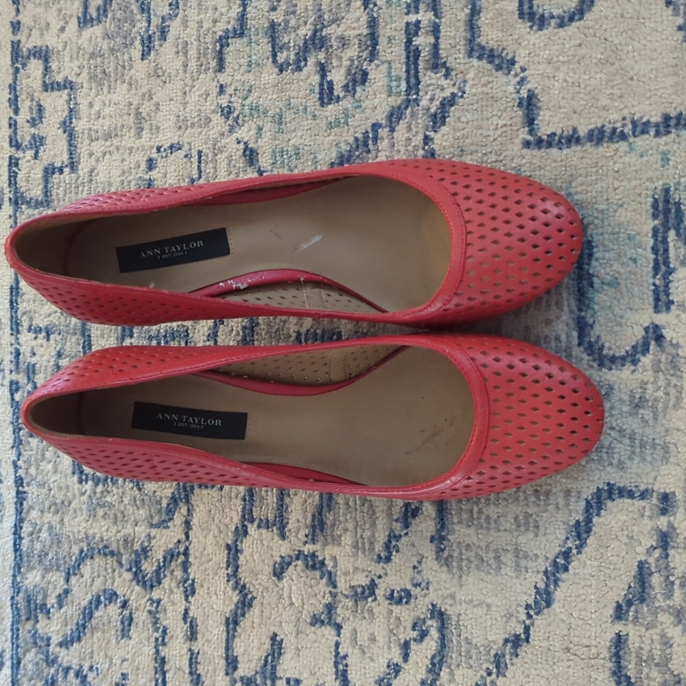 Ann Taylor orange pumps
